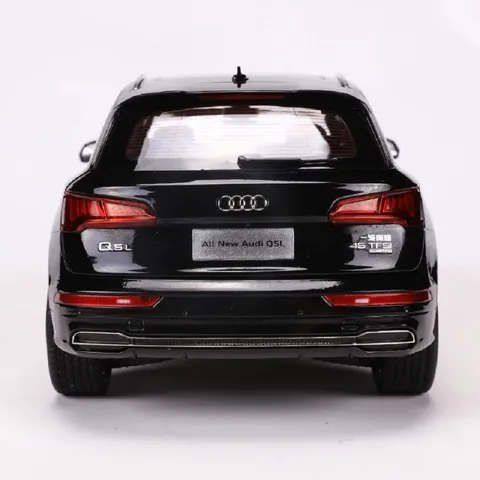 Mô hình xe ô tô Audi Q5L 2017 1:18 Dealer - Chi tiết sống động, mở cửa, mẫu xe sang đẹp mắt cho tín đồ sưu tập.