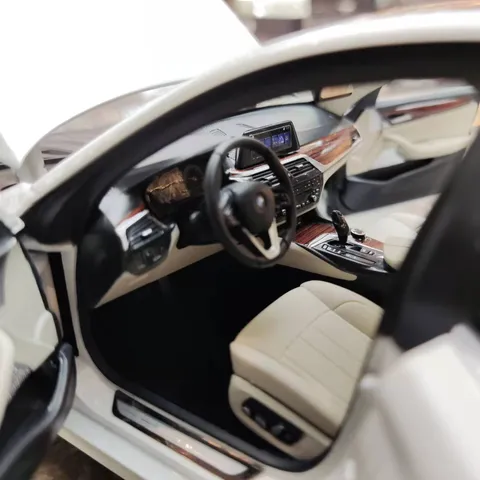 Mô Hình Xe Ô Tô BMW 540Li Extended Edition Tỉ Lệ 1:18 Kyosho - Quà Tặng Sưu Tầm Bằng Kim Loại Chất Lượng Cao