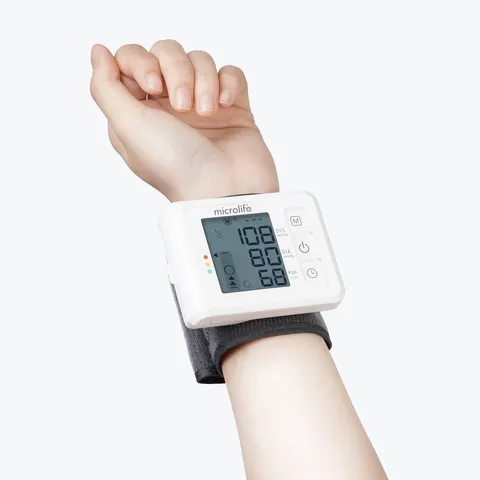 Máy Đo Huyết Áp Cổ Tay Tự Động Microlife W70 - Chính Xác Cao, Thiết Kế Gọn Nhẹ, Hỗ Trợ Nhịp Tim, Bộ Nhớ 99 Kết Quả