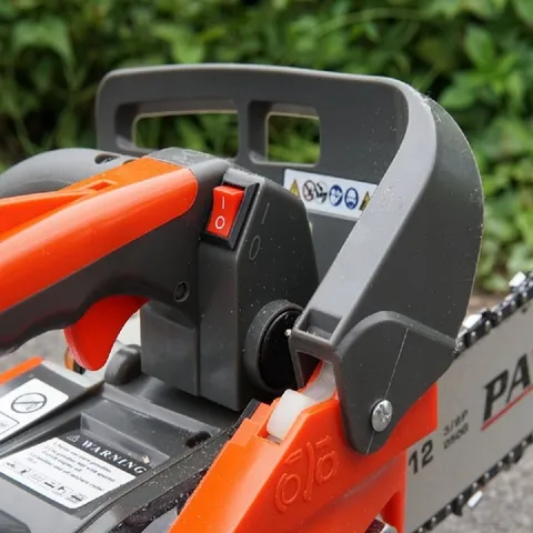 Máy Cưa Xích Patelo CS2500 2 Thì - Dễ Khởi Động, Tiết Kiệm Nhiên Liệu, Lý Tưởng Cho Đốn Cây Và Xẻ Gỗ