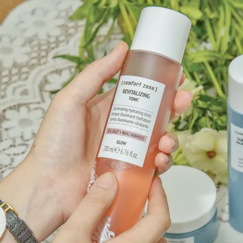 Nước Hoa Hồng Comfort Zone Revitalizing Tonic 200ml - Giúp Làm Sạch Cân Bằng Da, 98.2% Thành Phần Tự Nhiên, Dưỡng Ẩm Làn Da Tươi Sáng