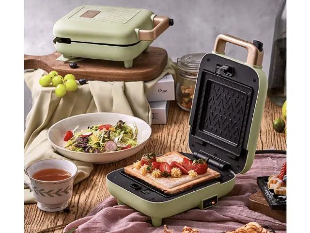 Máy Nướng Bánh Mì 2 Khay Bear C06M1 600W - Nướng Đều Bánh Sandwich Tự Động, Thiết Kế Gọn Nhẹ, An Toàn, Chống Dính
