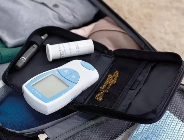 Máy thử đông máu CoaguChek XS - Thiết bị đo INR tại nhà, chính xác và nhanh chóng, màn hình LCD dễ sử dụng, bộ nhớ 100 kết quả.