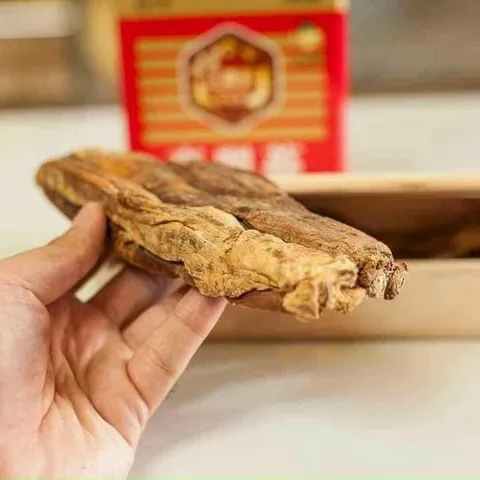 Hồng Sâm Khô Nguyên Củ 6 Năm Tuổi Hộp Thiếc Red Korean Ginseng - Thúc Đẩy Sức Khỏe, Cải Thiện Giấc Ngủ, Thơm Ngon Dễ Dùng