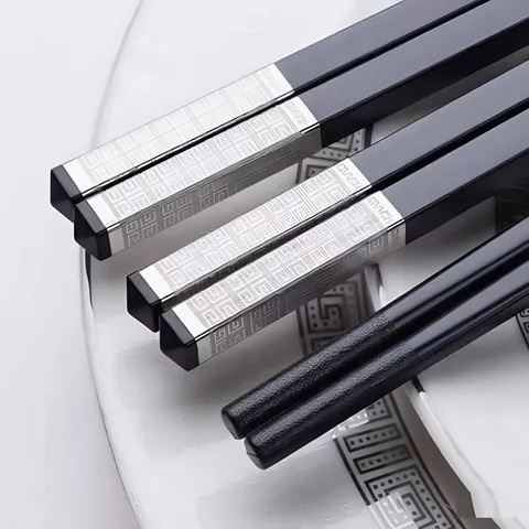 Hộp 10 Đôi Đũa Sợi Thủy Tinh Bọc Logo Bạc - Đũa Chống Trơn, Không Mùi, Chịu Nhiệt 220 Độ C, Dụng Cụ Nhà Bếp Cao Cấp