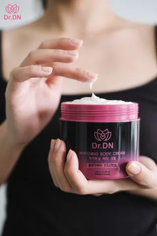 Kem Dưỡng Trắng Da Toàn Thân Dr.DN Whitening Solution - Giúp Da Trắng Sáng, Mịn Màng, Cấp Ẩm Sâu, Phục Hồi Da Khô, Nứt Nẻ 200ml