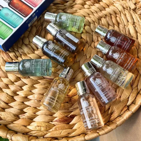Set 10 Lọ Sữa Tắm Molton Brown Discovery Collection 30ml - Hương Thơm Tinh Tế, Dưỡng Ẩm, Làm Sạch Da Mềm Mịn