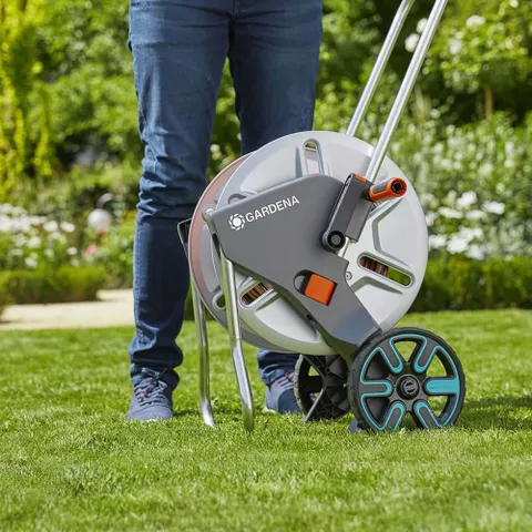 Vòi Tưới Cây Kim Loại Gardena 18542-20 Có Bánh Xe Di Chuyển, 20m Dây, Chống Xoắn, Bền Bỉ Cho Vườn Tươi Xanh