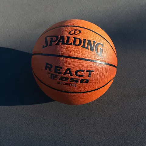 Bóng rổ Spalding React TF-250 All Surface - Bóng Chơi Trong Nhà & Ngoài Trời, Độ Nảy Chuẩn, Phù Hợp Với Cầu Thủ Mọi Lứa Tuổi