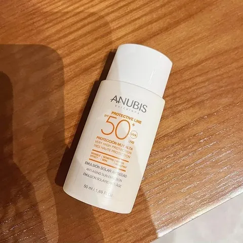 Nhũ Tương Chống Nắng Anubis Protective Line SPF 50+ - Bảo Vệ Da Chống UVA & UVB, Dưỡng Ẩm Có Vitamin C, E, F Cho Da Khỏe Mạnh