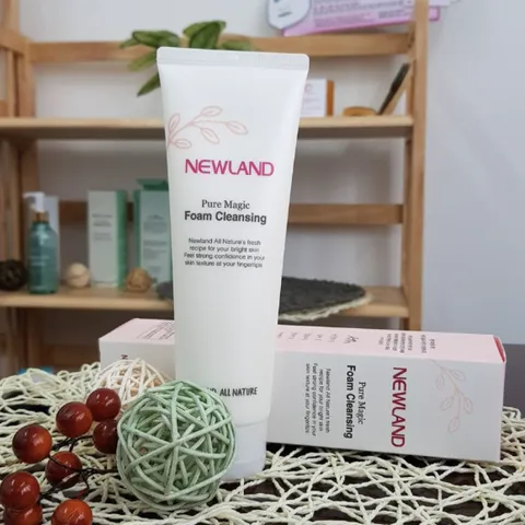 Sữa Rửa Mặt Newland Pure Magic Foam Cleansing 180ml - Sạch Nhẹ Nhàng, Cân Bằng Độ pH cho Da Nhạy Cảm