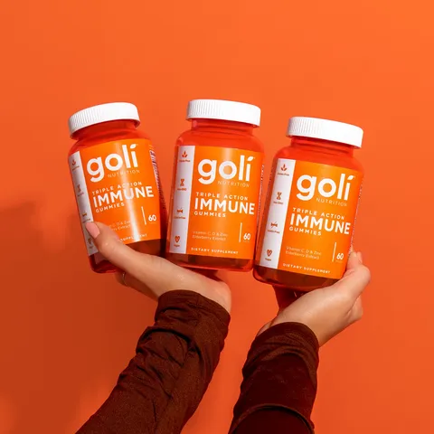 Kẹo Goli Triple Action Immune Gummies - Hỗ trợ tăng cường miễn dịch, Vitamin C & D, hương vị hoa quả thơm ngon, lọ 60 viên