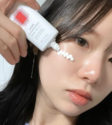 Combo 2 Kem Chống Nắng Cell Fusion C Laser UV Sunscreen SPF50+ PA+++ - Bảo Vệ Da Tối Ưu, Dưỡng Ẩm & Nâng Tone Da Mịn Màng