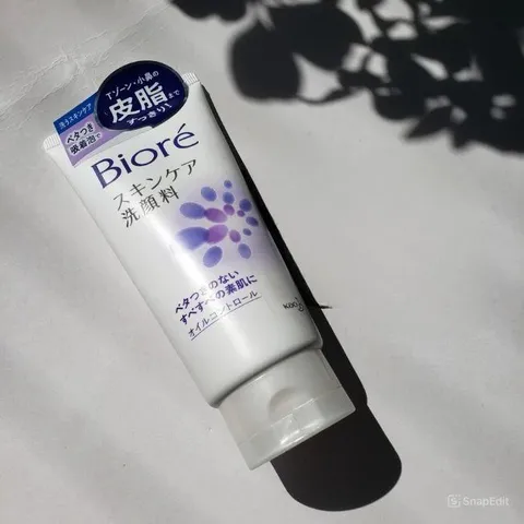 Sữa Rửa Mặt Dưỡng Sáng Biore Skin Care Pure White - Sạch Sâu, Làm Sáng Da, Công Nghệ Bọt Mịn, 130g từ Thương Hiệu KAO Nhật Bản