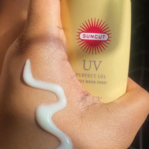 Kem Chống Nắng Kose Perfect Gel Suncut SPF50+ - Chống Nước, Bảo Vệ Da UV, Phù Hợp Đi Biển & Thể Thao Ngoài Trời 100g