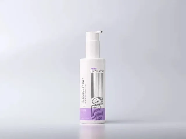 Toner 2% Salicylic Skin Synergy - Nước Cân Bằng Da Dầu Mụn 200ml, Giảm Nhờn Mụn, Cải Thiện Kết Cấu Da, Chiết Xuất Thiên Nhiên