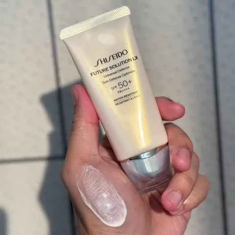 Kem Chống Nắng Shiseido Future Solution LX Universal Defense SPF 50+ - Bảo Vệ Da Tối Ưu, Dưỡng Ẩm Mềm Mại, Phù Hợp Mọi Loại Da