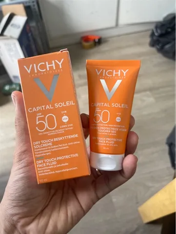 Kem Chống Nắng Vichy Capital Soleil Mattifying Face Fluid SPF50 50ml - Kiềm Dầu, Bảo Vệ Da, Nhẹ Mặt, Lý Tưởng Cho Da Dầu
