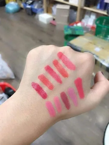 Bảng son O Hui 10 màu giúp hỗ trợ làm mềm môi, giữ màu lâu trôi