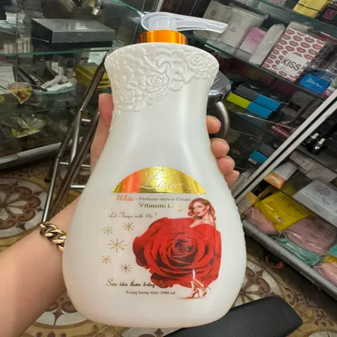 Sữa tắm hoa hồng Lisa 1000ml