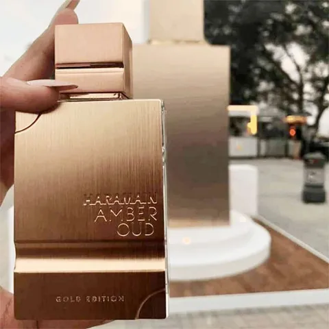 Nước hoa unisex Al Haramain Amber Oud Gold - Hương thơm sang trọng Vanilla và Gỗ cho cả nam nữ, lưu hương lâu, thiết kế hộp gỗ tinh tế.