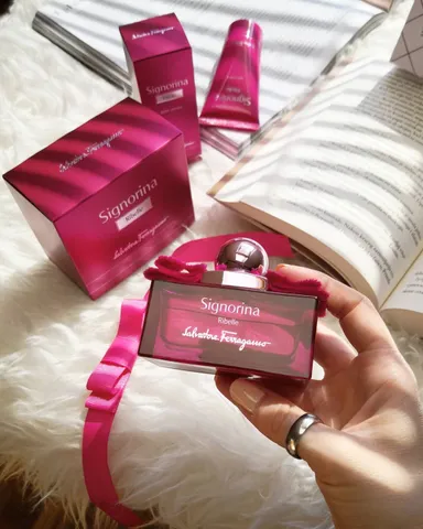 Nước hoa nữ Salvatore Ferragamo Signorina Ribelle EDP - Hương ngọt ngào trẻ trung với cam Mandarin, hoa đại và hương dừa quyến rũ