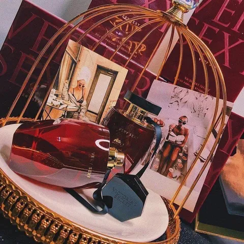 Nước hoa nữ Victoria's Secret Very Sexy EDP - Hương thơm quyến rũ, ngọt ngào, phong cách gợi cảm, lưu hương lâu, quà tặng lý tưởng.