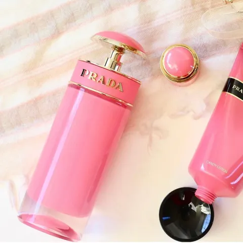 Nước hoa nữ Prada Candy Gloss EDT - Hương hoa trái cây ngọt ngào, gợi cảm và trẻ trung, món quà hoàn hảo cho phái đẹp.