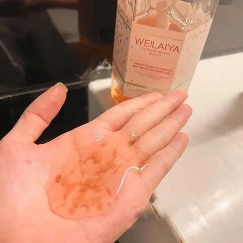 Sữa Tắm Trắng Da Cánh Hoa Hồng Weilaiya 450ml - Dưỡng Ẩm Sâu, Hương Thơm Quyến Rũ Giống Elie Saab Le Parfum Rose Couture