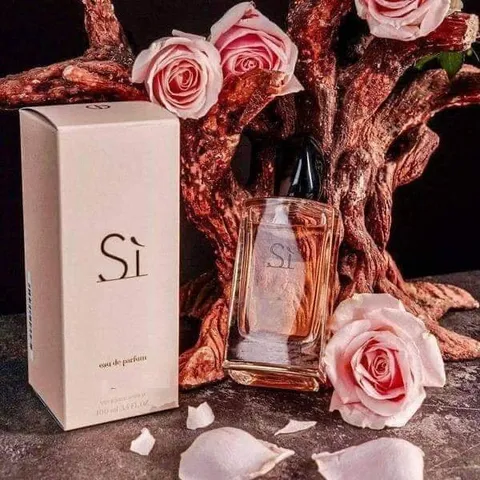 Nước hoa nữ Giorgio Armani Sì EDP - Hương hoa quyến rũ, ngọt ngào với bergamot, hoa hồng và vanilla, lưu hương lâu đến 12 giờ