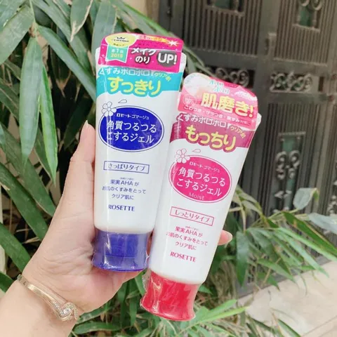 Kem tẩy da chết Rosette Peeling Gel 120g Nhật Bản