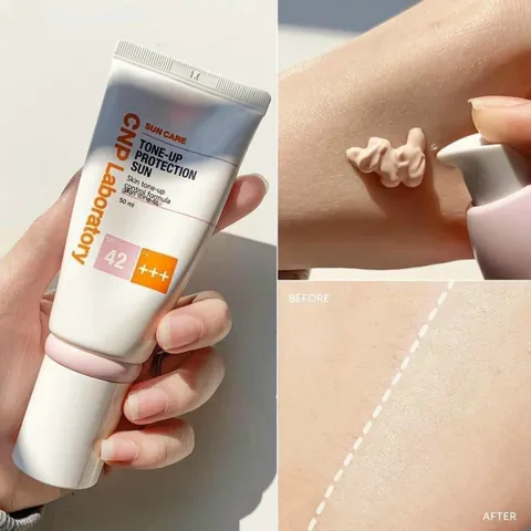 Kem Chống Nắng Nâng Tông CNP Laboratory Tone-Up Protection SPF42/PA+++ - Bảo Vệ Da Toàn Diện 50ml, Người Dùng Văn Phòng