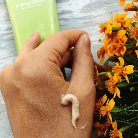 Sữa Rửa Mặt Frudia Green Grape Pore Scrub 30g - Giúp Làm Sạch Da, Thu Hẹp Lỗ Chân Lông, Dành Cho Da Nhờn, Chất Tẩy Tế Bào Chết Tự Nhiên