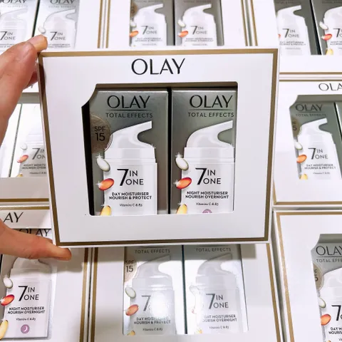 Combo Kem Dưỡng Olay Total Effects 7 in 1 Ngày Đêm 37ml - Dưỡng ẩm, Chống Lão Hóa với SPF15, Phù Hợp với Da Mụn