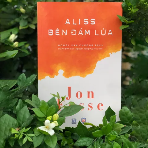 Sách Aliss Bên Đám Lửa - Jon Fosse (Nobel Văn Chương 2023) - Tác Phẩm Văn Học Đặc Sắc về Tình Yêu và Nỗi Mất Mát