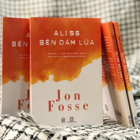 Sách Aliss Bên Đám Lửa - Jon Fosse (Nobel Văn Chương 2023) - Tác Phẩm Văn Học Đặc Sắc về Tình Yêu và Nỗi Mất Mát