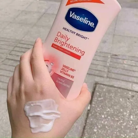 Sữa Dưỡng Thể Trắng Da Vaseline Healthy Bright 725ml - Dưỡng ẩm hiệu quả, làm trắng sáng da tự nhiên, bảo vệ da trước ô nhiễm môi trường