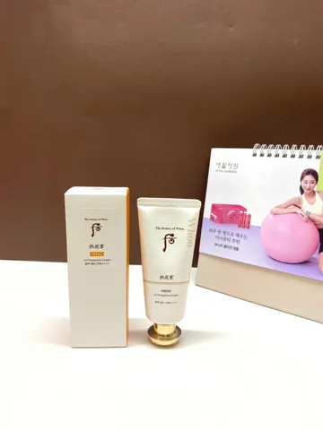 Kem Chống Nắng Whoo Gongjinhyang Fresh UV Protective Cream SPF50+/PA++++ 60ml Cho Da Nhạy Cảm - Bảo Vệ và Dưỡng Da Tối Đa