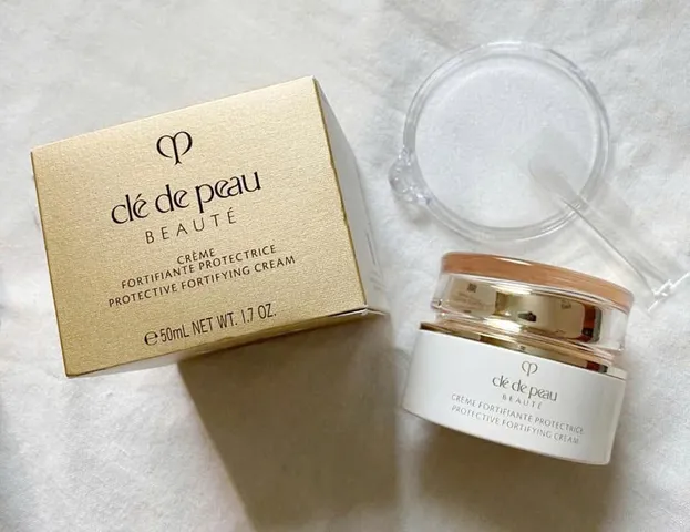 Kem Dưỡng Da Ban Ngày Clé De Peau Beauté 50g - Kem Bảo Vệ, Phục Hồi Da Tươi Trẻ, Dưỡng Ẩm Sâu, Chống Nắng, Dành Cho Da Khiến Hồng
