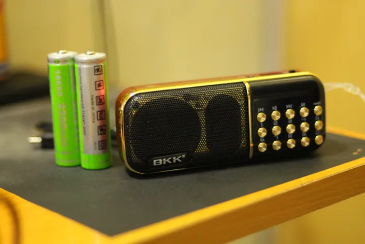 Loa Bluetooth BKK851 - Loa Đài Nghe FM/RADIO Chất Lượng Cao, Đi Kèm Pin Sạc và Dây Sạc - Lựa Chọn Tuyệt Vời Cho Người Già
