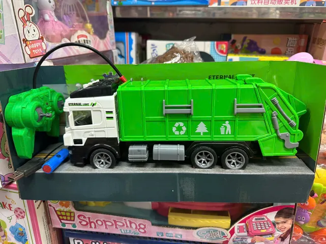 Đồ chơi xe ô tô môi trường điều khiển từ xa chạy bằng pin sạc có đèn và âm thanh 658 Truck Radio control vehicle