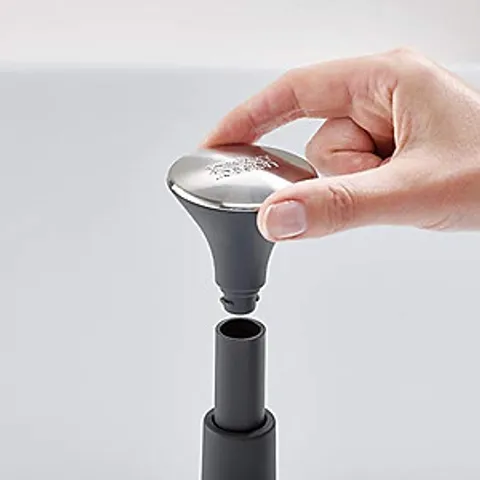 Giá đựng giấy nhà bếp thông minh Joseph Joseph 85140 - Thiết kế tiện lợi có nút giữ, đế chống trượt, phù hợp cho cuộn tiêu chuẩn 24cm.