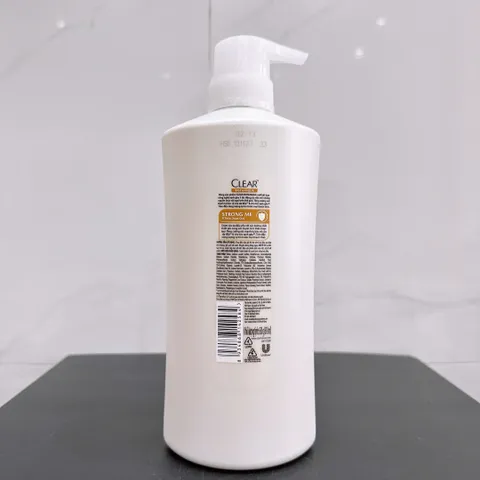 Dầu gội sạch gàu Clear chai 630g