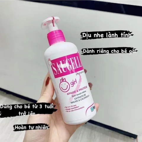 Dung dịch vệ sinh Saugella girl cho bé từ 3 tuổi