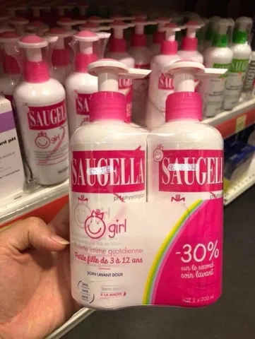 Dung dịch vệ sinh Saugella girl cho bé từ 3 tuổi