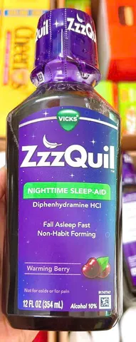 Siro hương Berry hỗ trợ ngủ ngon Vicks ZzzQuil Nighttime Sleep-Aid 354ml, Mỹ