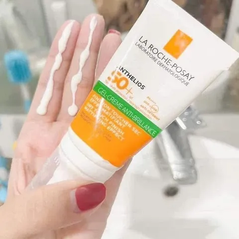 Kem Chống Nắng La Roche-Posay Dành Cho Da Dầu, Mụn, Nhạy Cảm 50ml - Sản Phẩm Được ưa Chuộng Tại Pháp