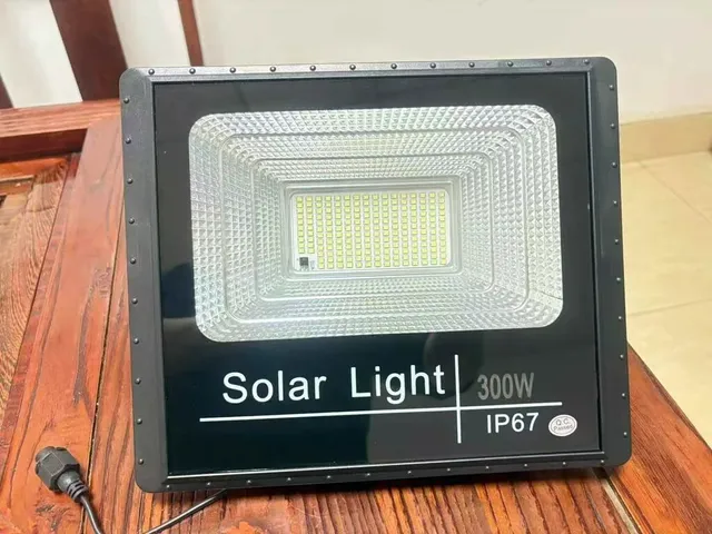 Đèn Led Ngoài Trời 300W IP67 - Chống Nước, Điều Khiển Từ Xa, Tấm Pin Năng Lượng Mặt Trời - Giải Pháp Chiếu Sáng Tiết Kiệm Năng Lượng
