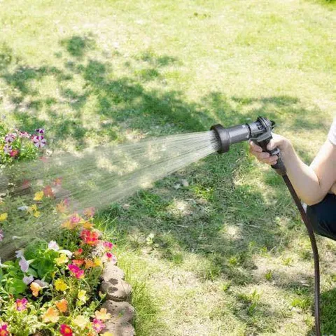 Bộ Cuộn Ống Tưới Cây 20m Takagi R220TBR - Chất Liệu Nhựa PP Chống UV, 4 Chế Độ Phun, Dễ Dàng Sử Dụng