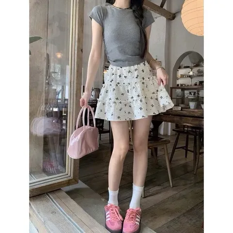 Chân Váy Ngắn Bèo 2 Tầng In Hình Nơ - Thời Trang Nữ Đen Trắng, Phong Cách Thường Ngày, Kích Cỡ S, M, L